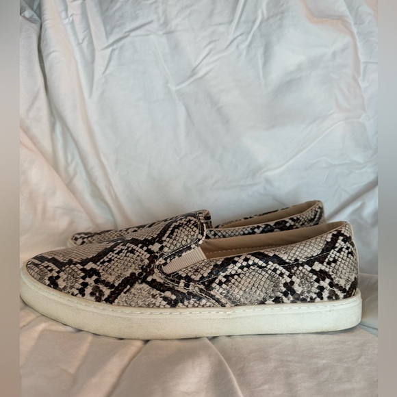 Old Navy faux snake skin slip-ons size 9. - Picture 3 of 5